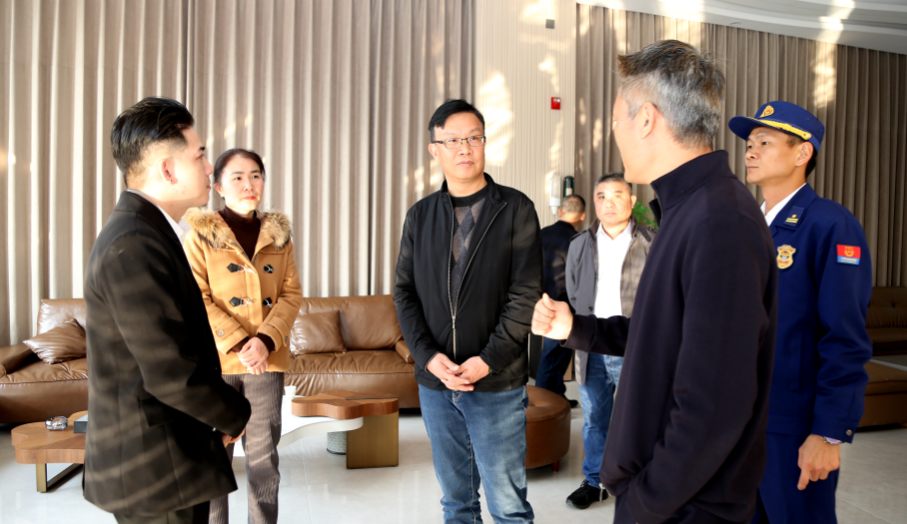 李亚旭开展节前督导调研全力维护春节期间社会安定人民安宁