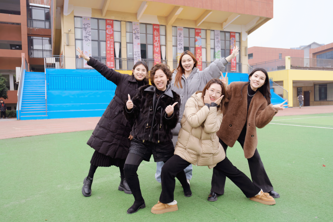 光谷二十一小美术团队 蒋霞 邓暮媛 王兴兴 娄越 夏倩（交流）.png