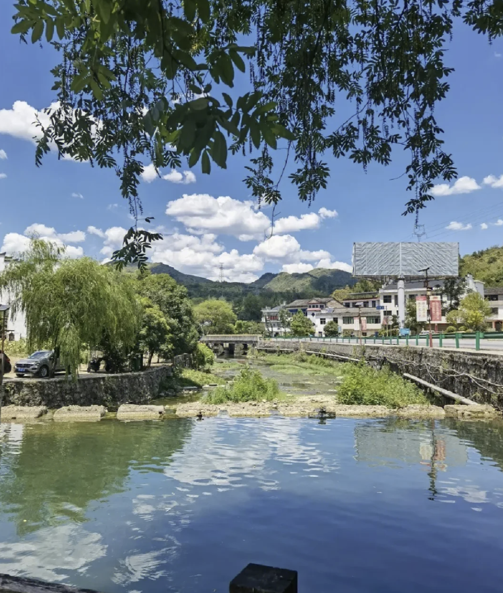 咸宁潜山国家森林公园潜山国家森林公园地处湖北省咸宁市委,市政府