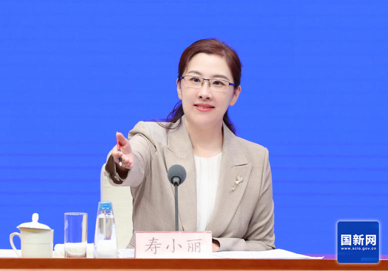 寿小丽邀请记者提问（栾海军 摄）