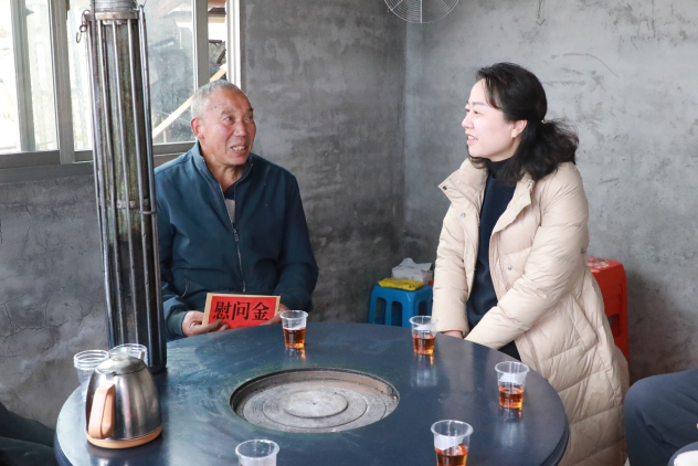 张丽芳对他们在过去一年为都匀经济社会发展作出的贡献表示感谢,鼓励