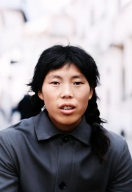 女子遗憾没有母亲生前照片 民警翻档案+AI修复圆她30年念想