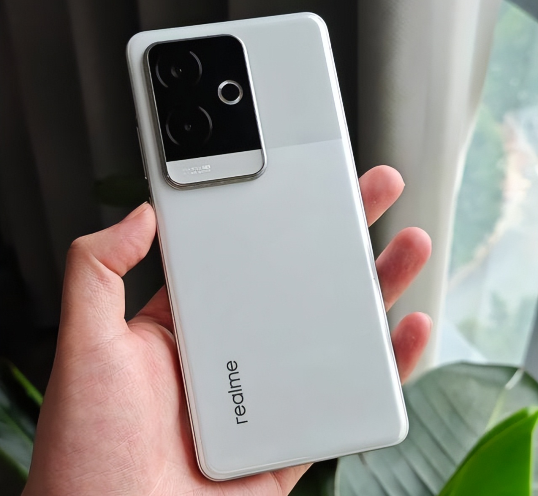 2024几乎“无短板”的四款中端手机，配置强劲价格香，流畅用五年