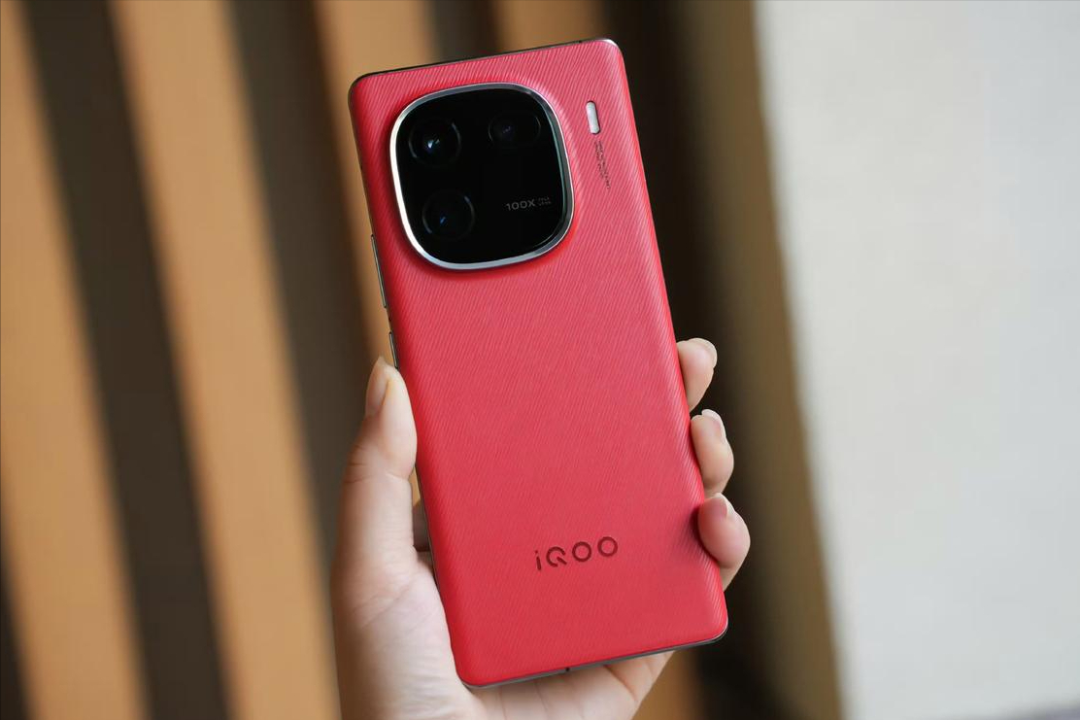 10月就不买曲面屏？可以考虑这4款512G的直屏手机，流畅用五年