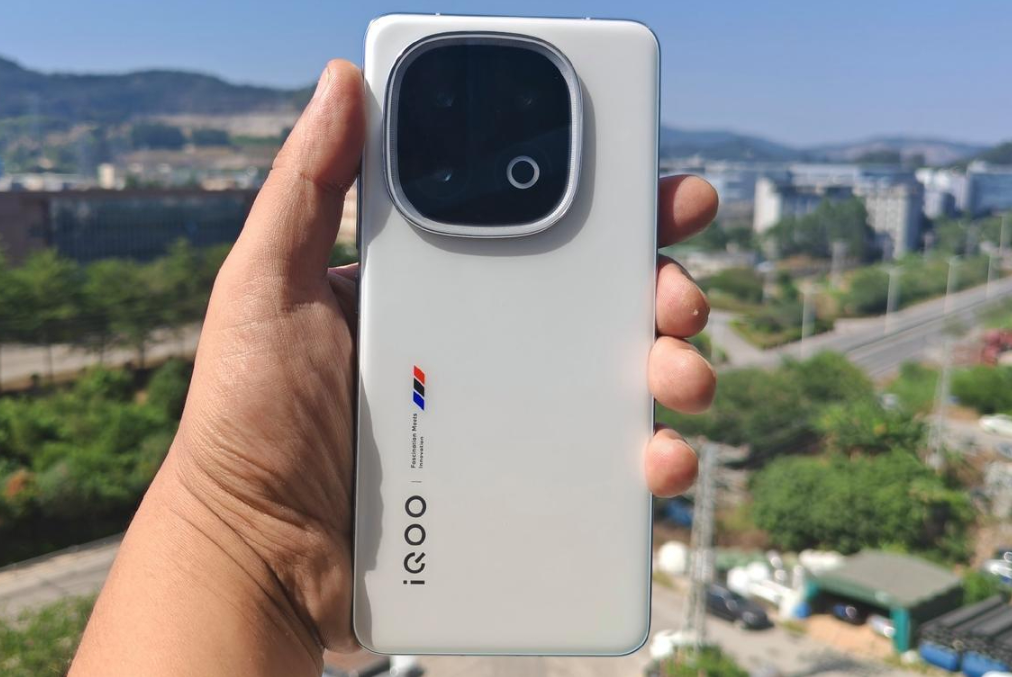 2025买手机要有长远考虑，这4款堪称“六边形战士”，用到2030年