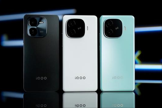 预算2000元左右，4款零差评的手机，可以闭眼买，公认高配低价