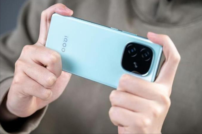 预算2000元左右，4款零差评的手机，可以闭眼买，公认高配低价