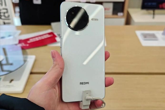 2025换新机不要瞎买，这3款才是“低价高配”，旗舰体验用五年