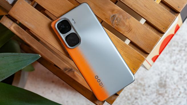 5月手机别瞎买，体验“不输旗舰”的4款手机，价格有“大跳水”