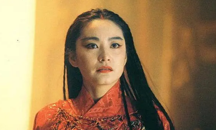 除此之外,吴镇宇和吕少玲饰演的连体人姬无双,也给观众带来不小的心理