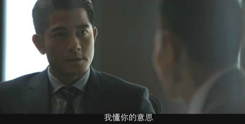 《寒战1》可以用一句话来定调:山雨欲来风满楼.