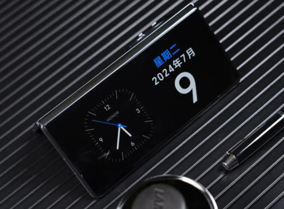 8999元！荣耀偷偷上新机：骁龙8Gen3+顶级三摄+折叠屏