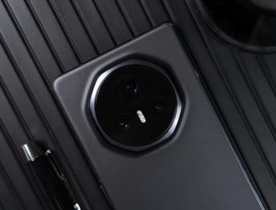 8999元！荣耀偷偷上新机：骁龙8Gen3+顶级三摄+折叠屏