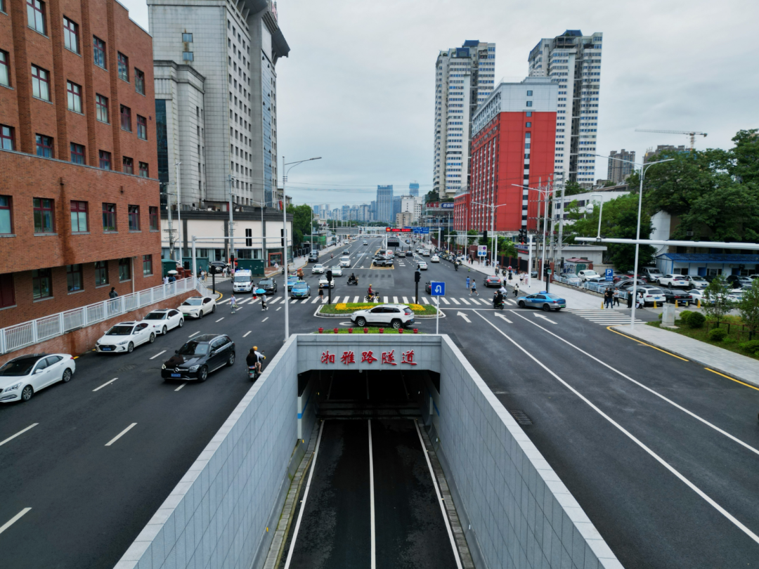 长沙岳麓区岳华路图片