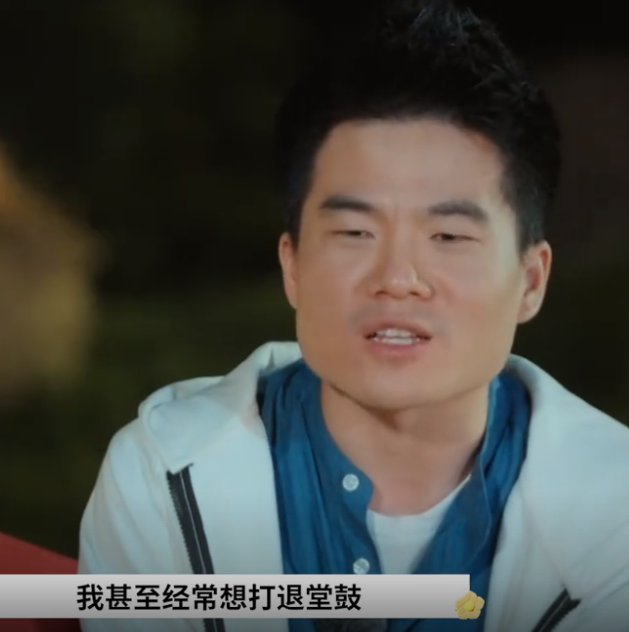 “非常痛苦！”董宇辉自曝每天要吃好多片安眠药，称到今天都不享受直播工作