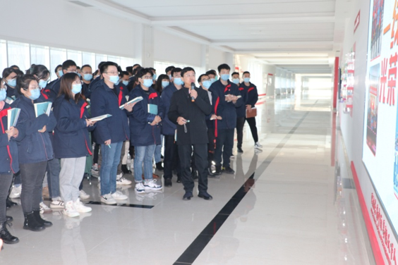 组织入党申请人和积极分子现场学习