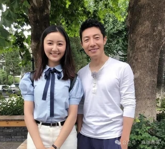 之前撒贝宁,尼格买提等录制《你好生活》,去到了中传,见了高君雨.