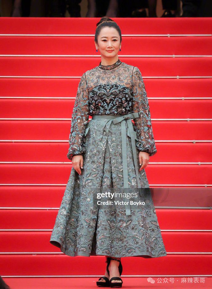 熊黛林.一个很久没听到的名字,以往提起来总和郭富城连在一起.