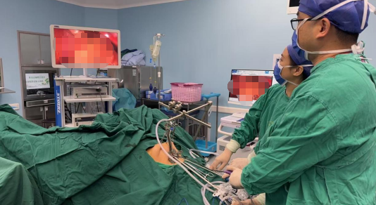 开启“无痕”诊疗新体验 | 中山一院广西医院妇科成功开展免充气单孔腹腔镜微创手术