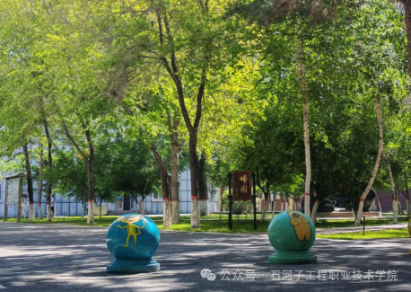 石墩"变形记"丨我院建筑工程系学子用画笔点亮校园风景线