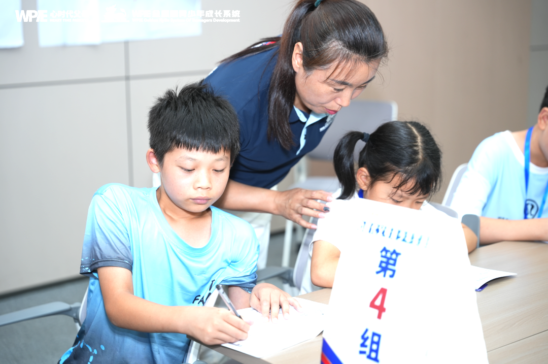 从挥动“拳头”的少年到学会求助：《青少年实操班》人生导师的五步引导法