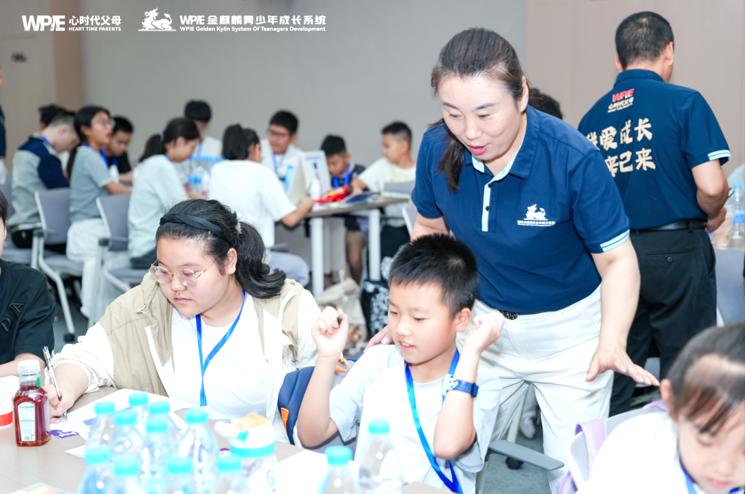 从挥动“拳头”的少年到学会求助：《青少年实操班》人生导师的五步引导法