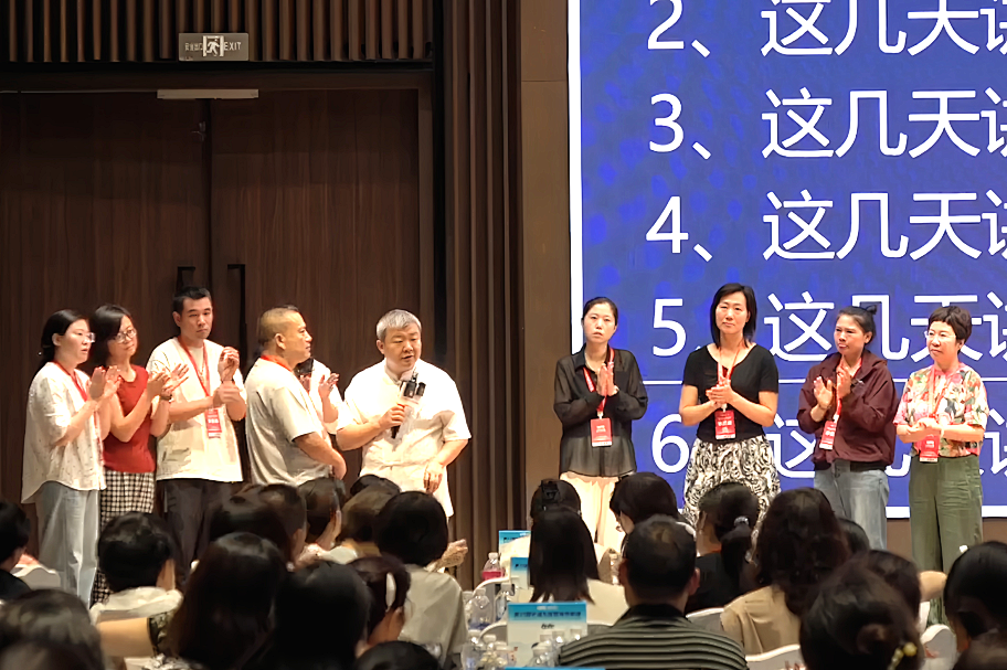 你咋又加班？我在读你文章！：一本从《导师班》诞生的生日书