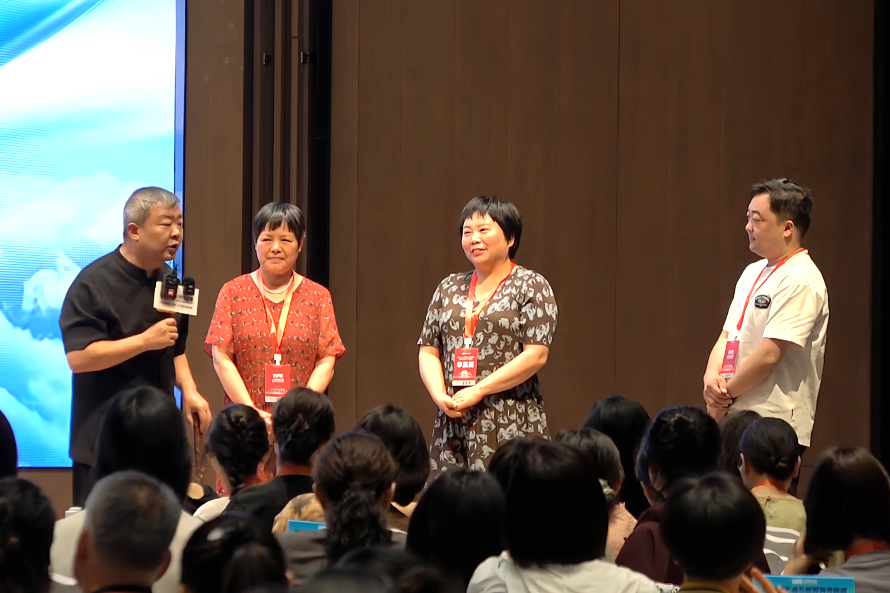 你咋又加班？我在读你文章！：一本从《导师班》诞生的生日书