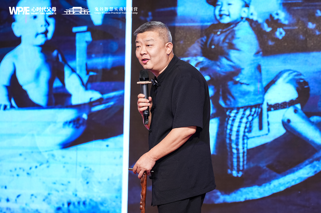 一个“拒绝成长”的男人如何制造两代人的创伤——不要因为溺爱把儿子养成妈宝男