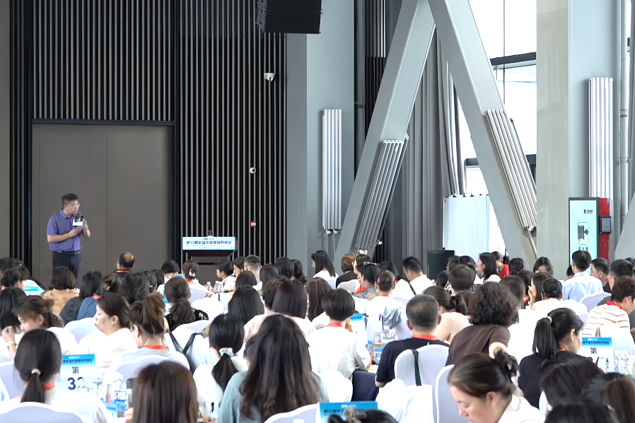 女儿抑郁5年不上学，母亲一句回应竟成转机！关键在“改写负性自动化思维”