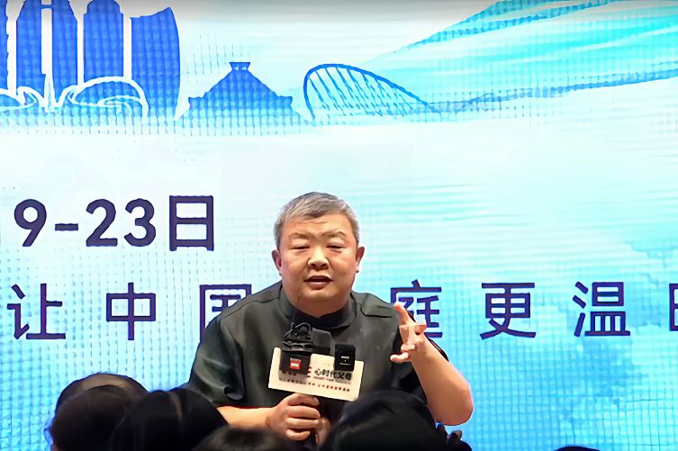 先生：“我要混的比咱闺女的狗强！”