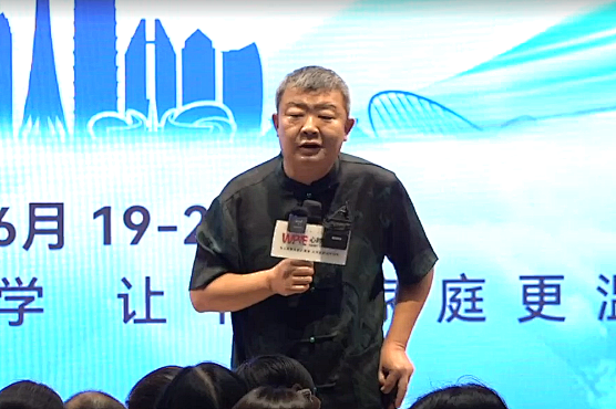 没想到，本期《导师班》开场竟然成了第一个“教材”！