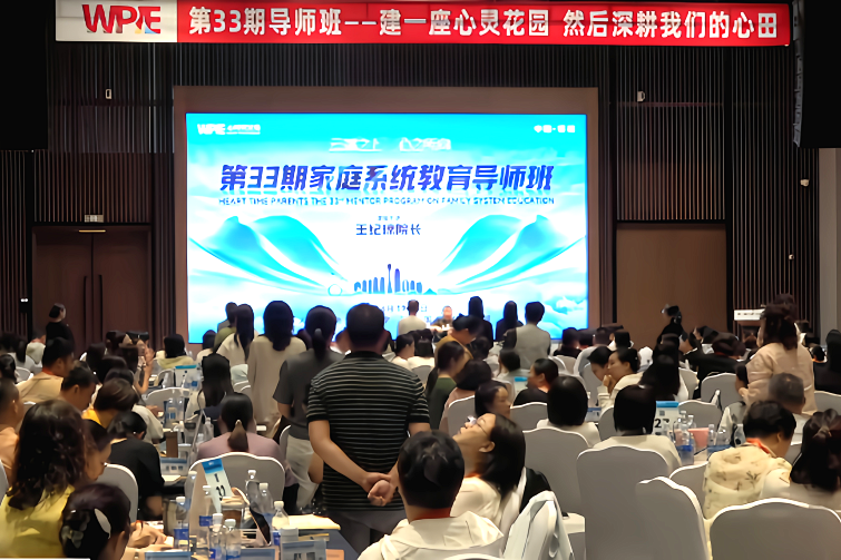 一个“拒绝成长”的男人如何制造两代人的创伤——不要因为溺爱把儿子养成妈宝男