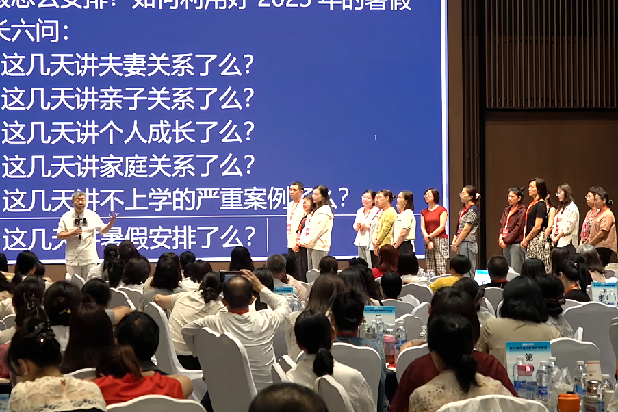 一个“拒绝成长”的男人如何制造两代人的创伤——不要因为溺爱把儿子养成妈宝男