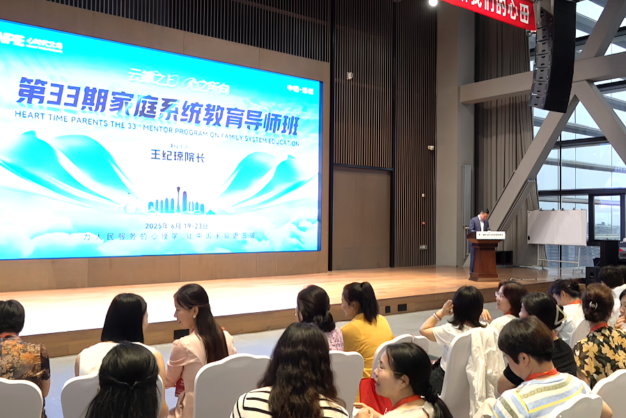 一个“拒绝成长”的男人如何制造两代人的创伤——不要因为溺爱把儿子养成妈宝男