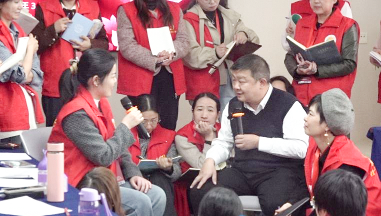 单亲妈妈与14岁女儿的沟通困境及解决方法