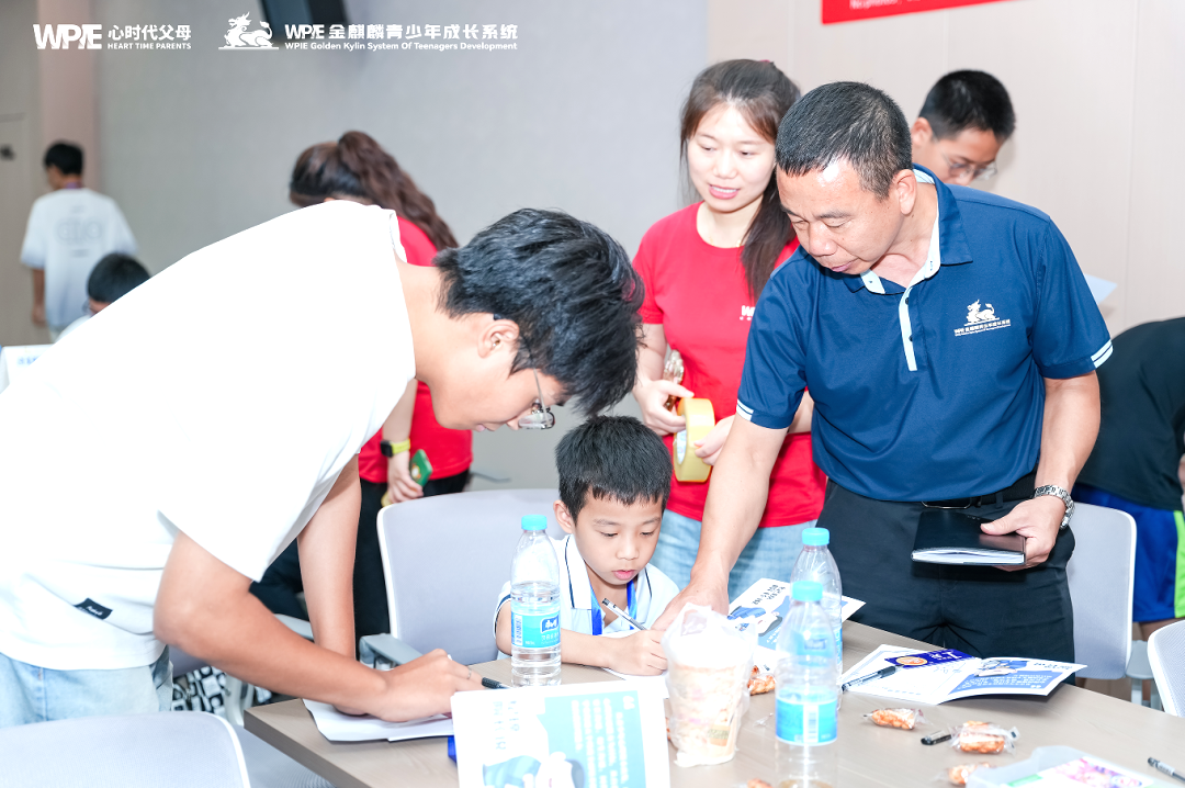 不会叫爸爸的女孩、和班主任较劲的姑娘——这群孩子在《青少年实操班》找到了答案！