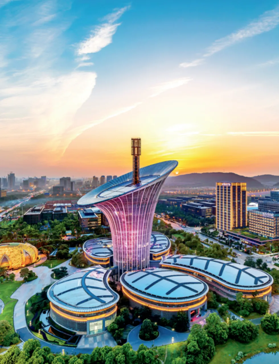 武汉东湖新技术开发区：“一束光”照亮一座“创新城”