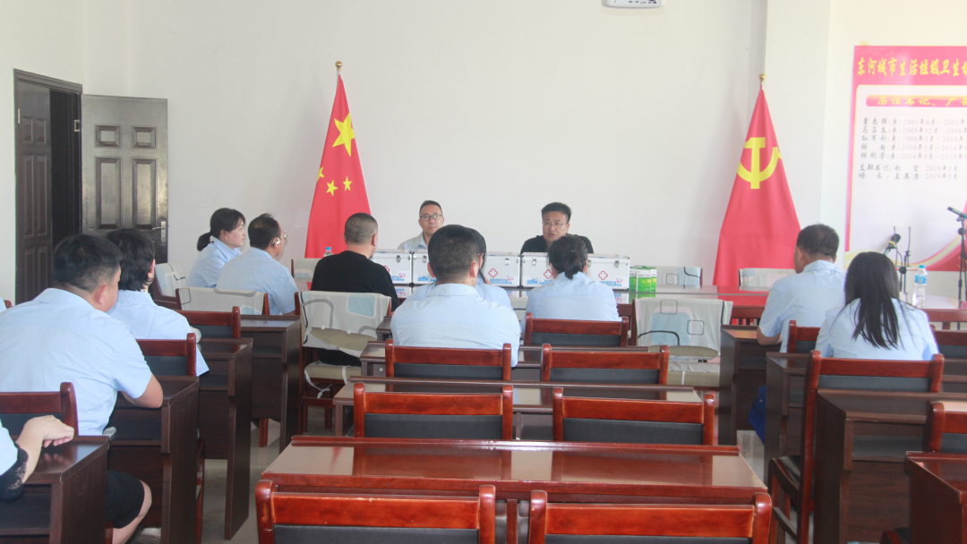 药箱护安康 工会暖人心——环卫产业公司开展夏季送清凉活动