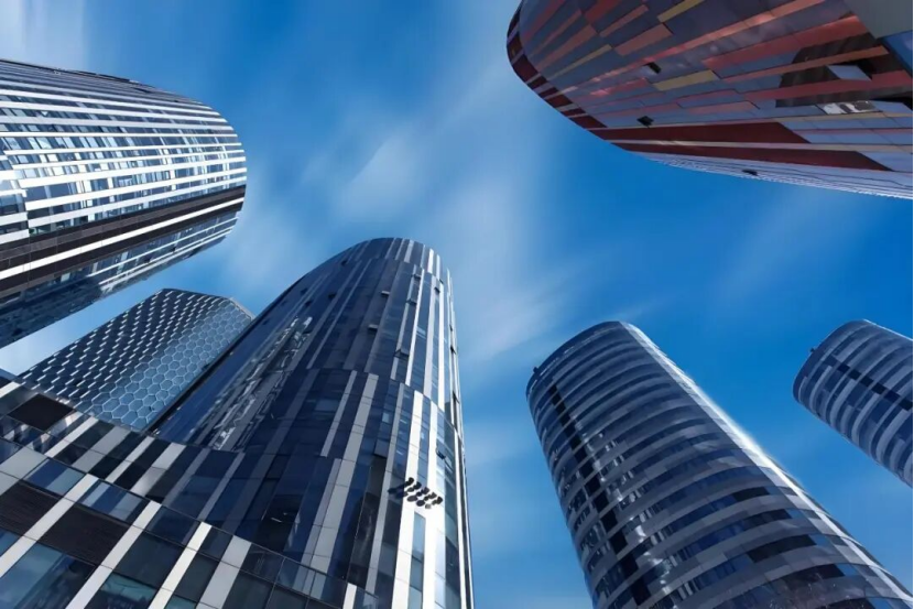 “壓軸大戲”來了！三大激光總部基地項目封頂