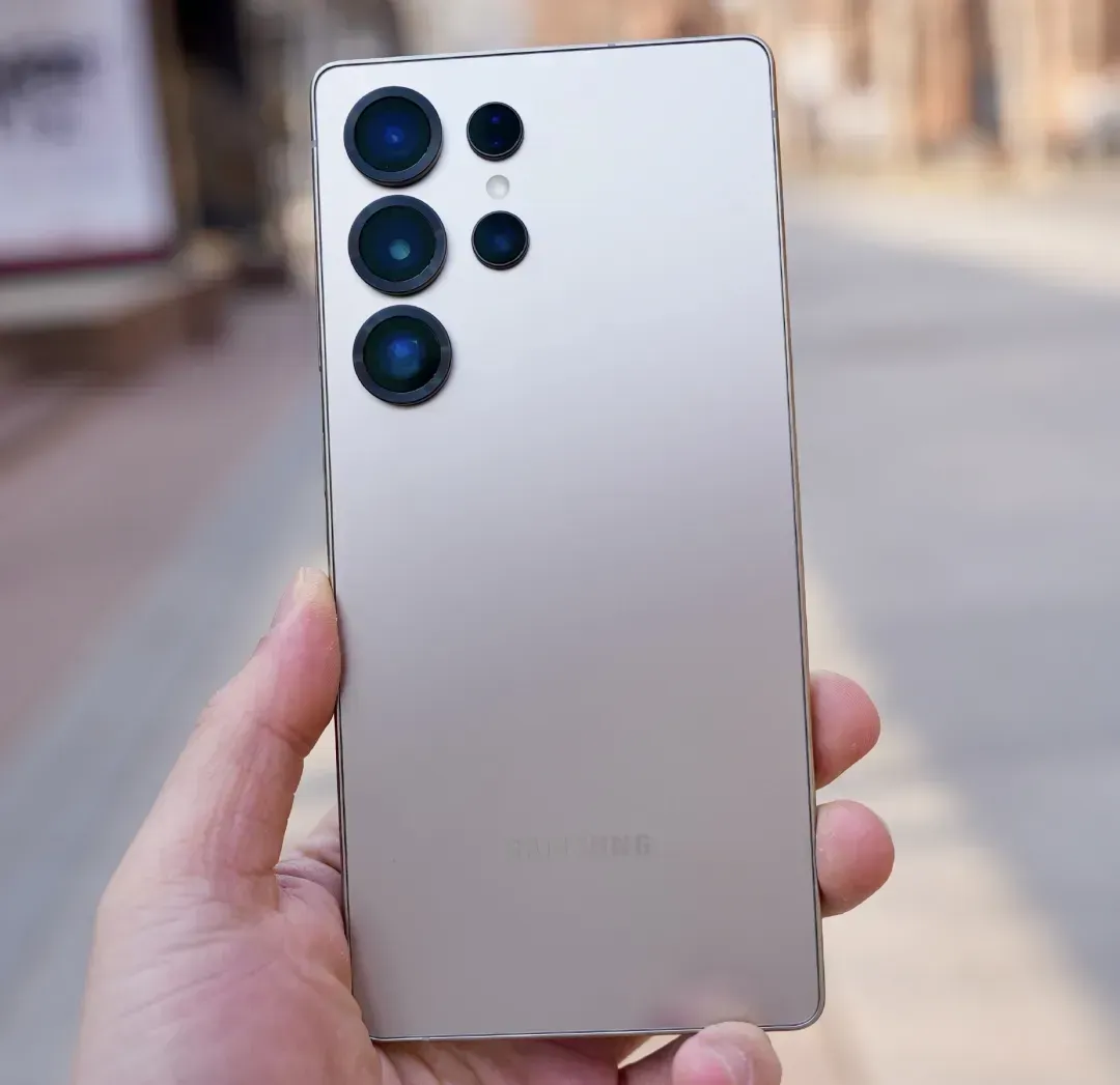 4月想换手机看过来，这3款都是“高配机皇”，用上六年都不落伍