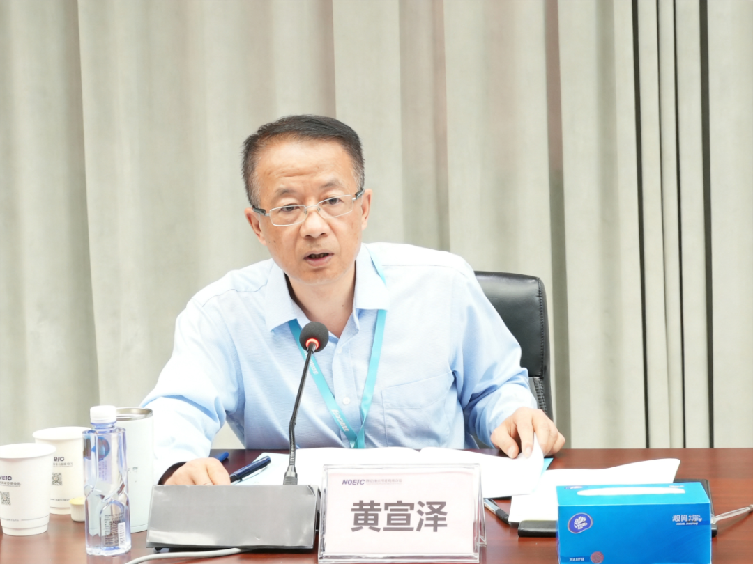 jimeng-2026-05-18-2872-调整人物状态：人物正面向镜头讲话，眼睛睁开，嘴巴微张呈现讲话的状态，保持原有人物....png