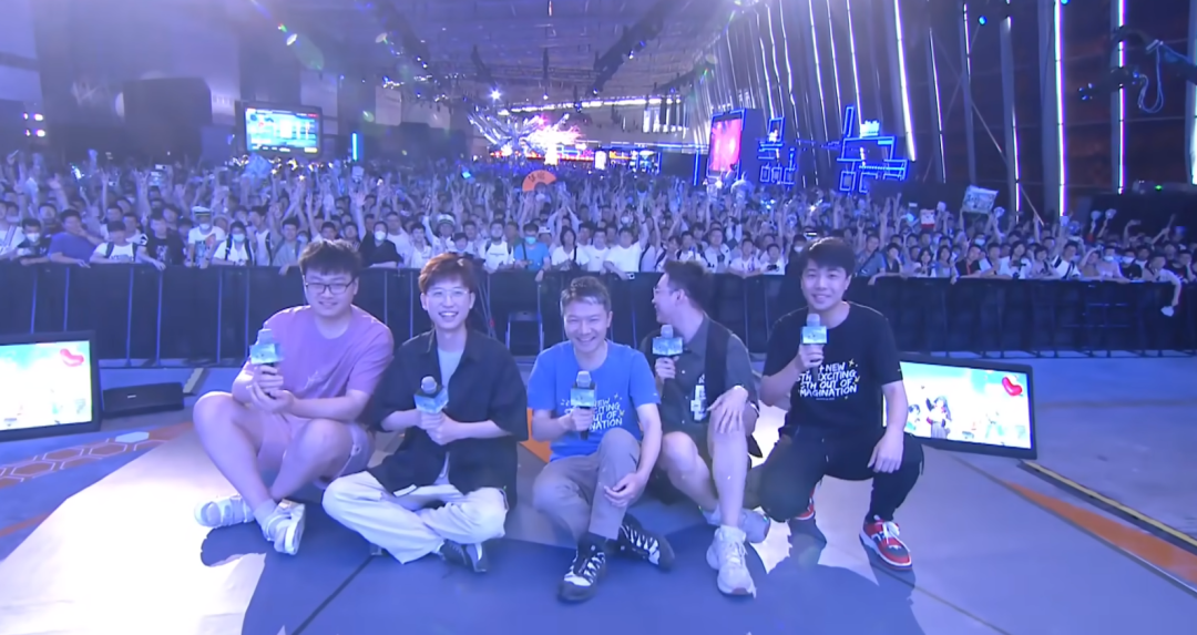 现身嘉年华，“大伟哥哭成泪人”登顶B站热搜，“技术宅拯救世界真的很酷”