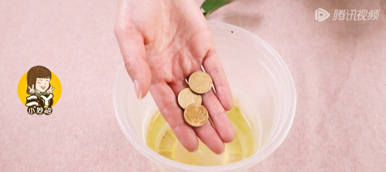 无论家里有没有钱，在墙角放一枚 5 角硬币，用途太多了！不是迷信，涨知识