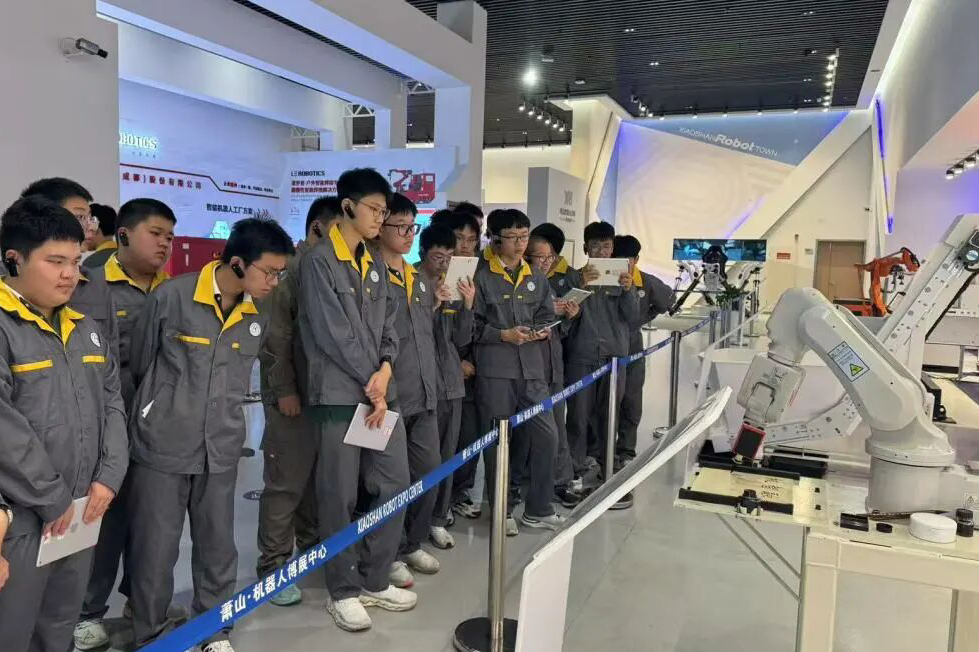 具身智能機器人專業(yè)群 (2).jpg