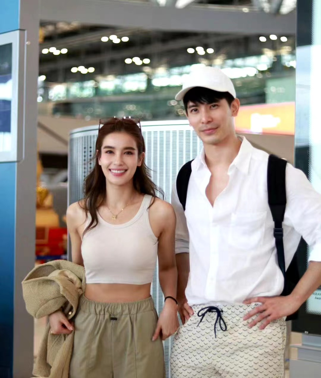 经典荧幕情侣son和vill晒合照尹浩宇被调侃是电灯泡