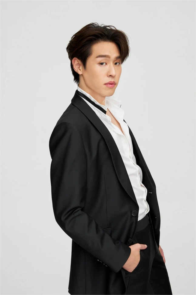 mike澄清没有追女生在追billkin