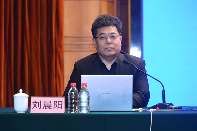 主讲人刘晨阳。