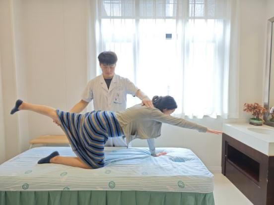 重医附属璧山医院脊养中心：中西结合，技术引领康养新风尚