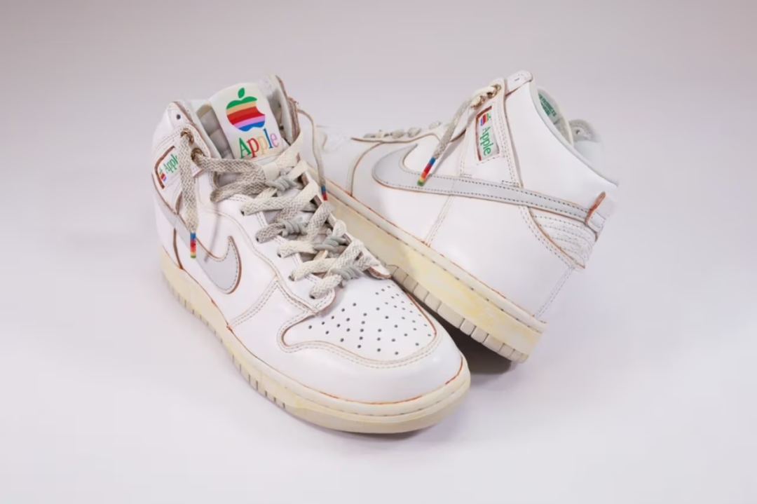 苹果运动鞋标出天价apple居然还有服装线